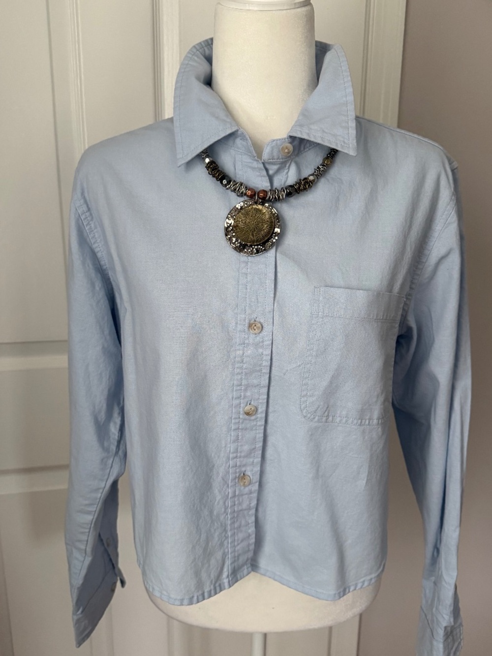 Universal Thread Women's Cropped Cotton Button-Down Shirt